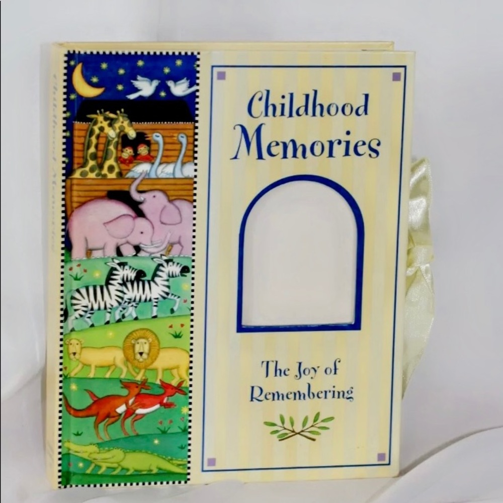 NWT NEW SEASONS CHILDHOOD MEMORIES THE JOY OF REMEMBERING SCRAPBOOK ALBUM